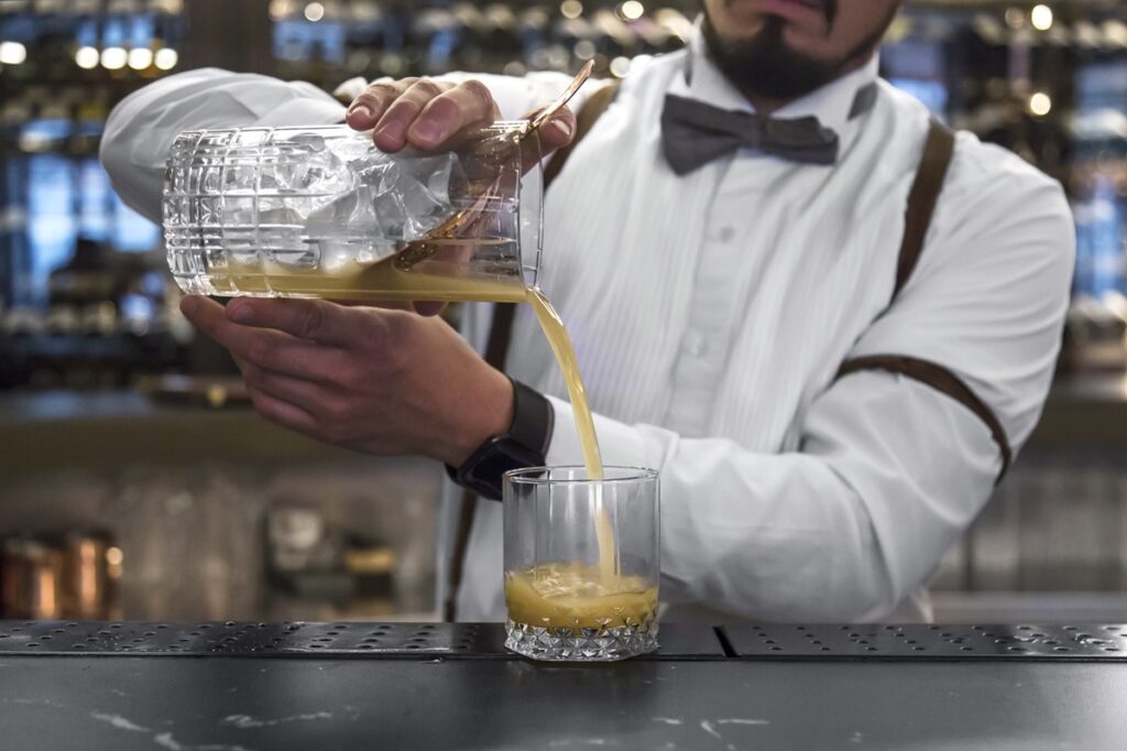 cuál es la diferencia entre un barman y un bartender